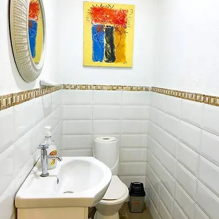 Tranquil C Gena Gem Central, Private, Nearby Holiday home